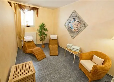 Отель Fairway 3*